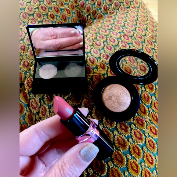 Victoria’s Secret make up. Three-piece set. Eyes cheeks lips! - Picture 2 of 3